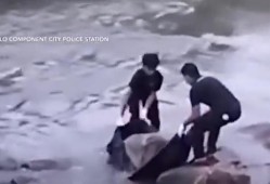 Bangkay ng lalaking may mga saksak sa dibdib, natagpuan sa Pinugay River sa Antipolo 